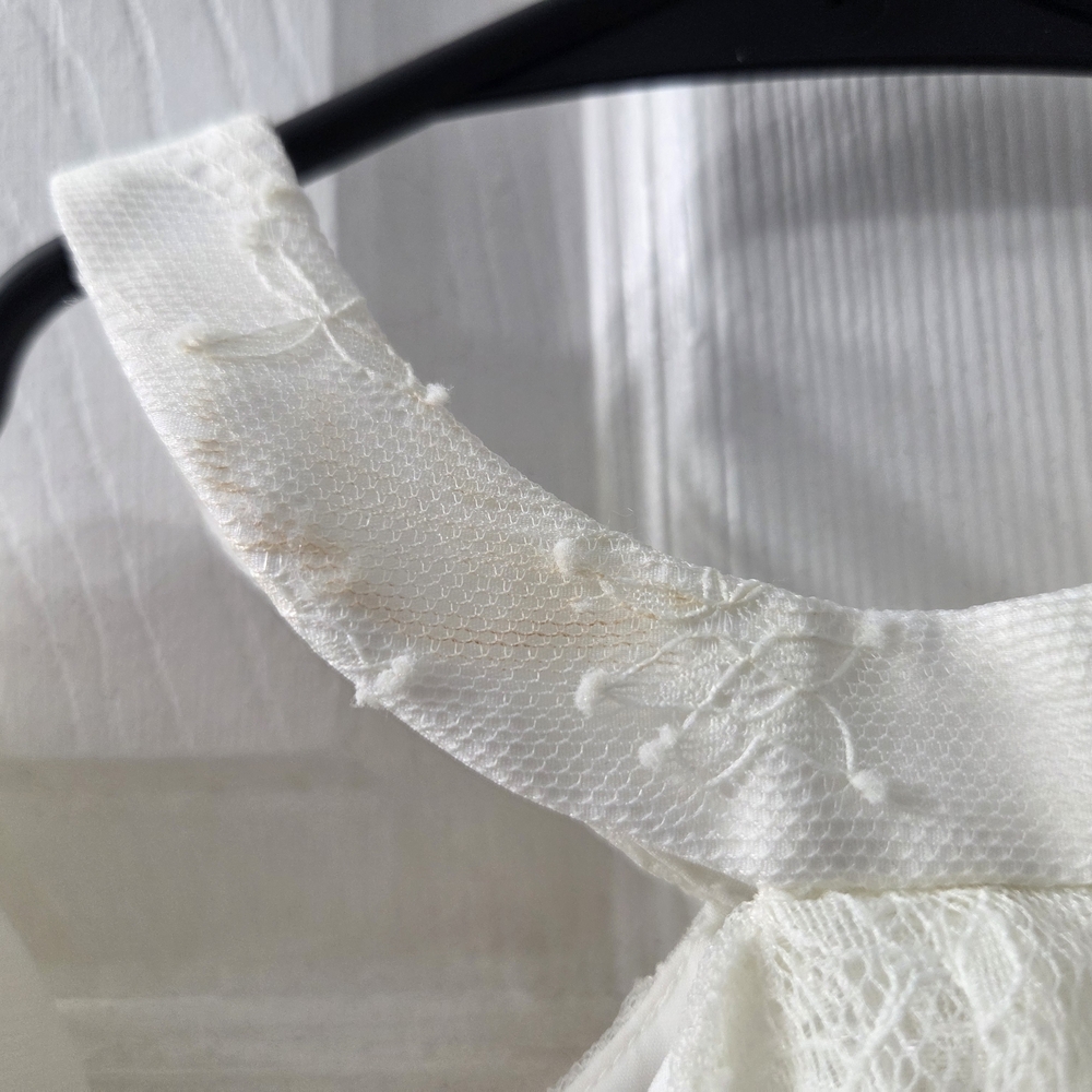 Alice + Olivia Ivory Ruffle Detail Blouse - Picture 3 of 5